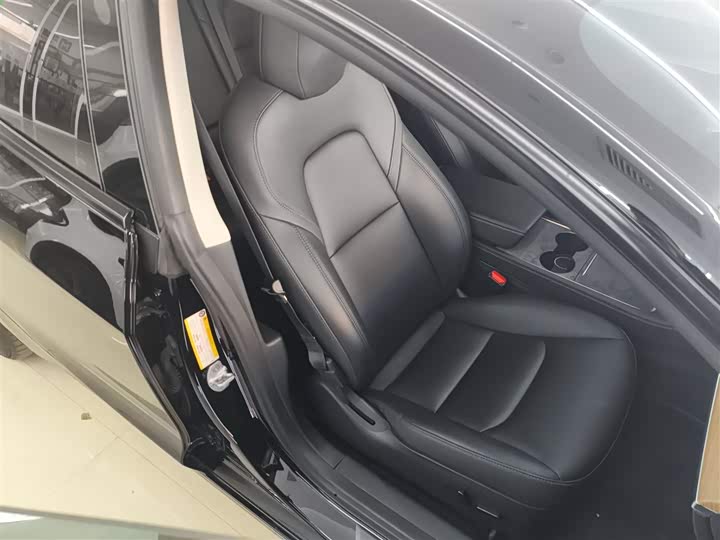 Фото 25 - Tesla Model 3