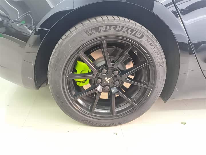 Фото 26 - Tesla Model 3