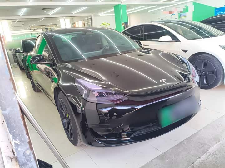 Фото 4 - Tesla Model 3