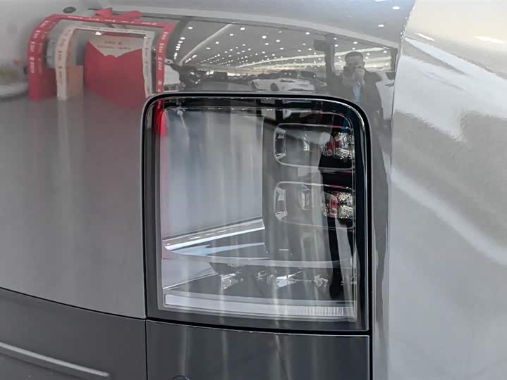 Фото 11 - LiXiang Mega