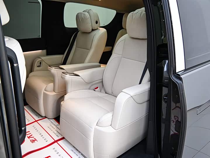 Фото 13 - LiXiang Mega