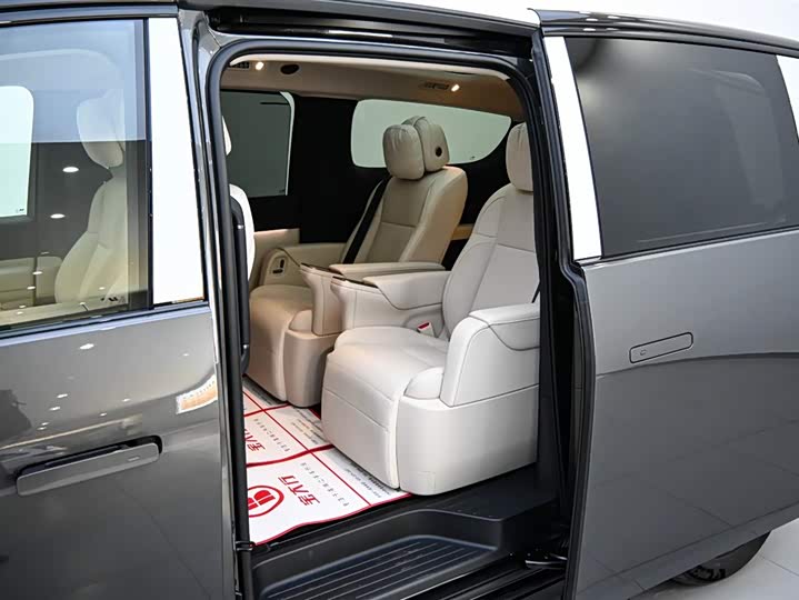 Фото 14 - LiXiang Mega