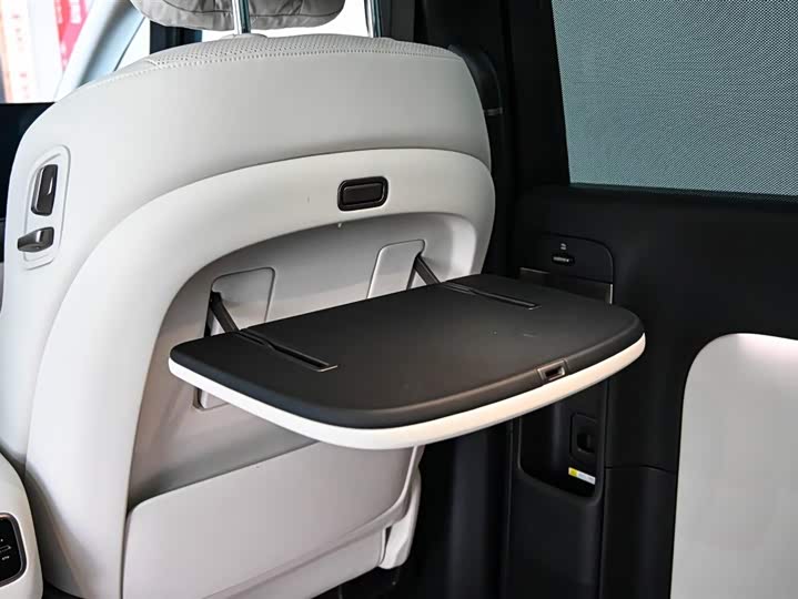 Фото 26 - LiXiang Mega