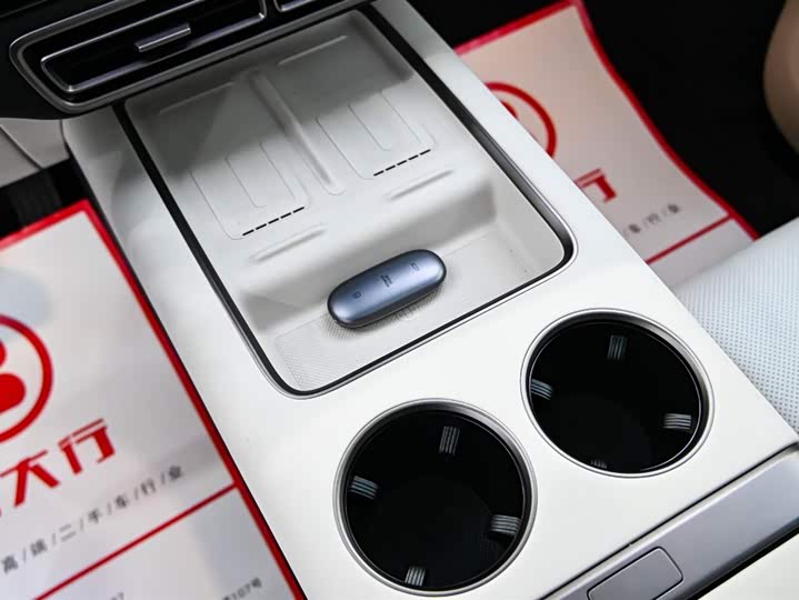 Фото 28 - LiXiang Mega