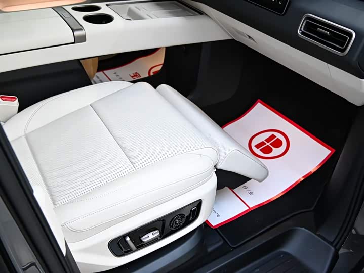 Фото 32 - LiXiang Mega