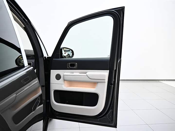 Фото 34 - LiXiang Mega