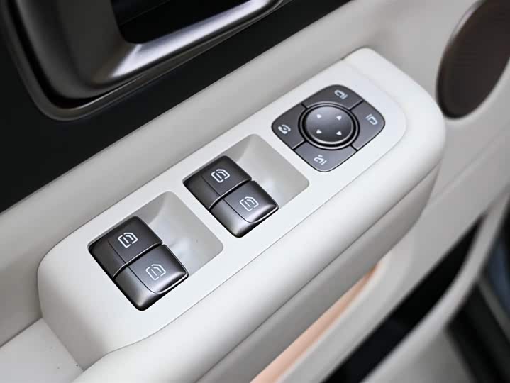 Фото 35 - LiXiang Mega