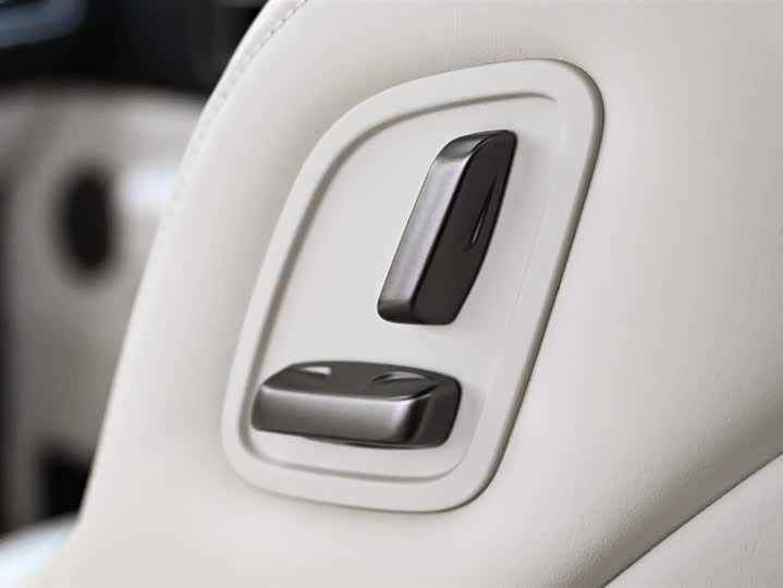 Фото 36 - LiXiang Mega