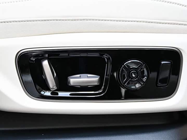 Фото 40 - LiXiang Mega