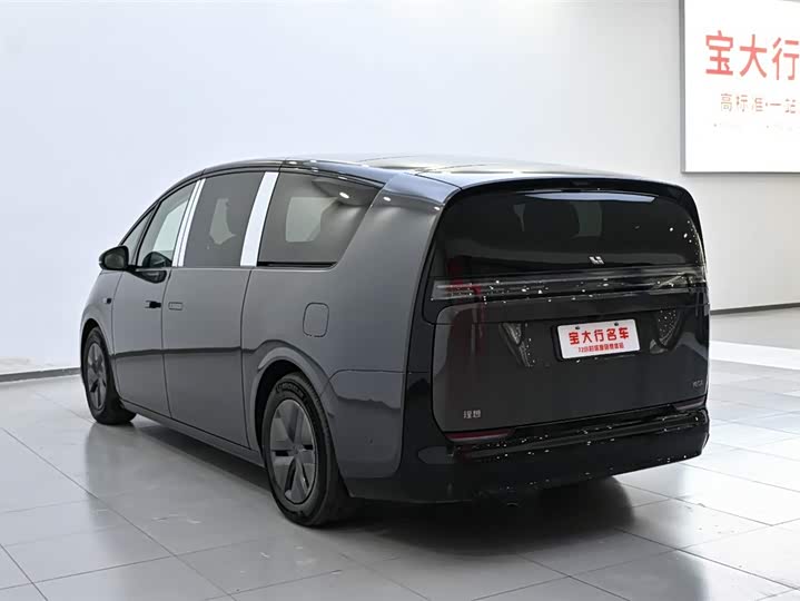 Фото 7 - LiXiang Mega