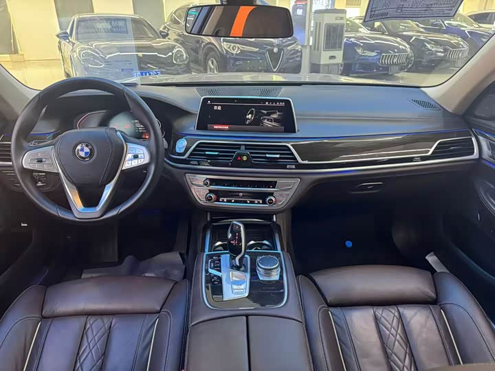 Фото 3 - BMW 7 Series