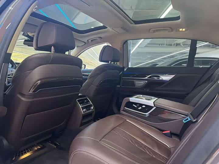 Фото 5 - BMW 7 Series