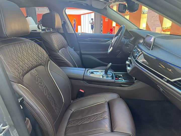 Фото 6 - BMW 7 Series