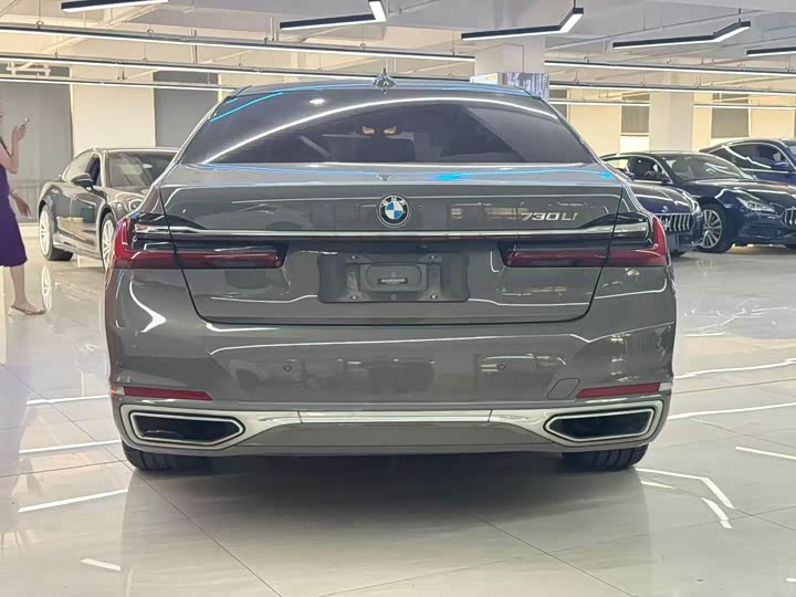 Фото 9 - BMW 7 Series