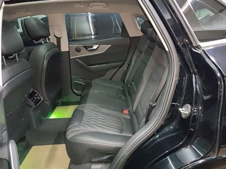 Фото 17 - Hongqi HS5