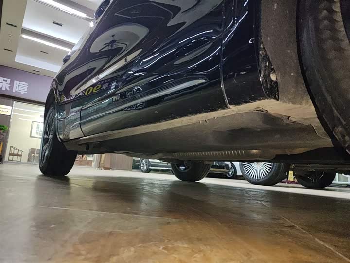 Фото 21 - Hongqi HS5