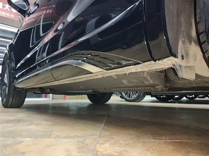 Фото 22 - Hongqi HS5