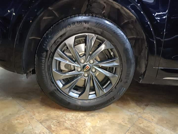 Фото 23 - Hongqi HS5