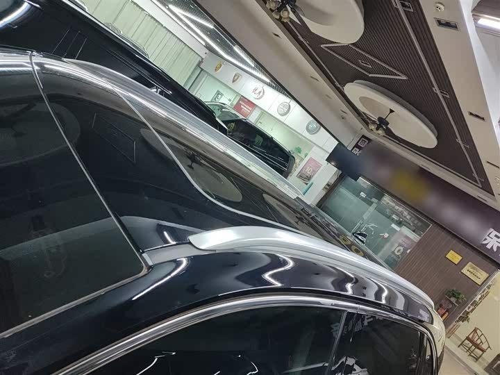 Фото 27 - Hongqi HS5