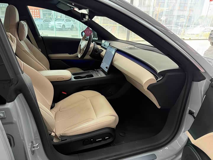 Фото 10 - Nio ET5T