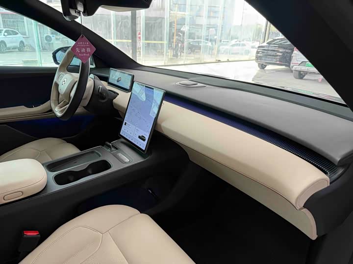 Фото 12 - Nio ET5T