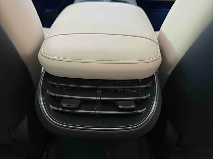 Фото 13 - Nio ET5T