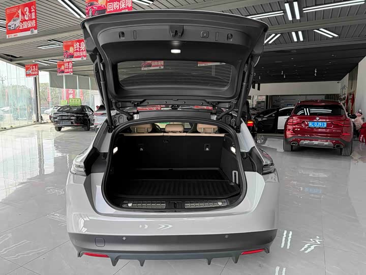 Фото 16 - Nio ET5T