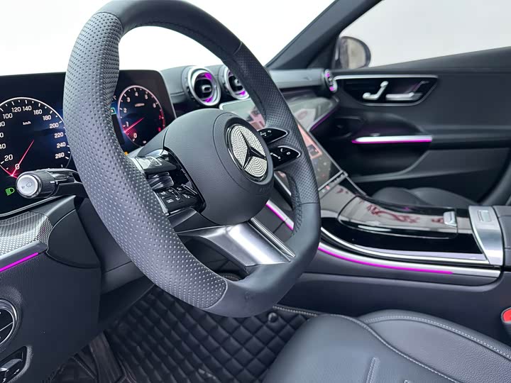 Фото 18 - Mercedes-Benz C-Class