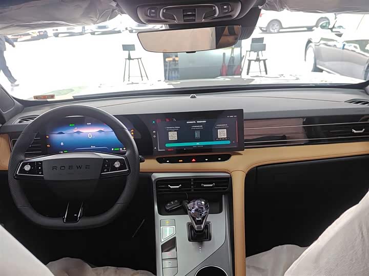 Фото 10 - Roewe RX5 Hybrid