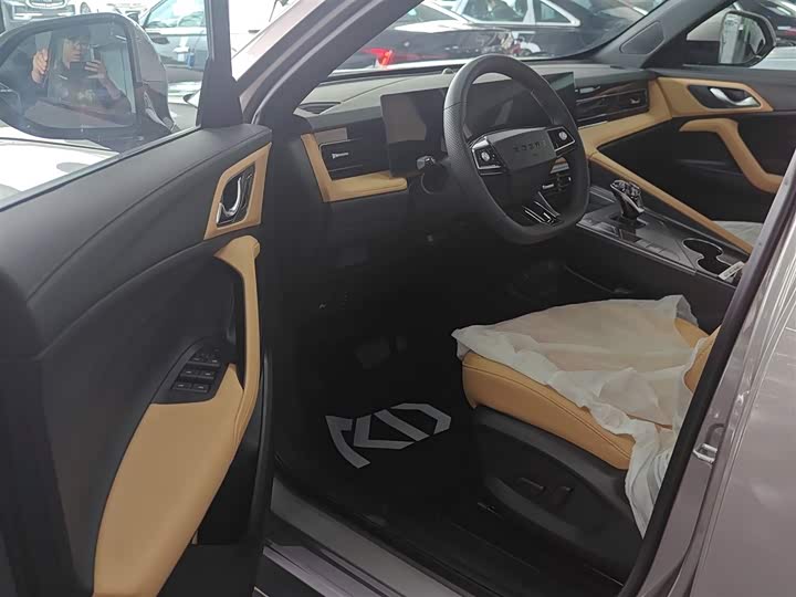 Фото 16 - Roewe RX5 Hybrid