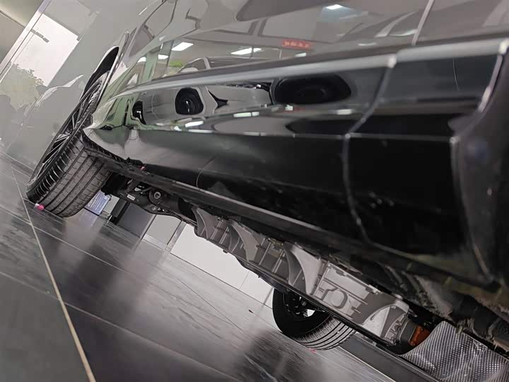 Фото 21 - Roewe RX5 Hybrid