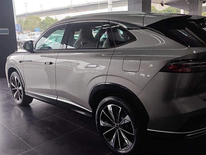 Фото 5 - Roewe RX5 Hybrid