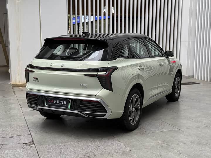 Фото 11 - Hongqi HS3 Hybrid