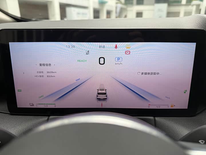 Фото 8 - Hongqi HS3 Hybrid