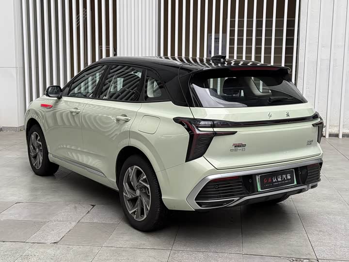 Фото 9 - Hongqi HS3 Hybrid