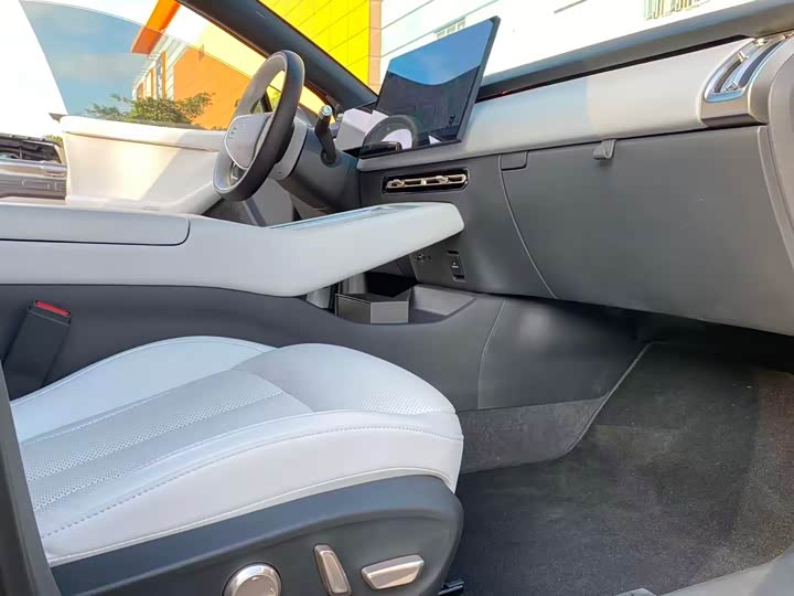 Фото 5 - XPeng F57