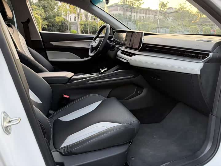 Фото 5 - Geely Binrui