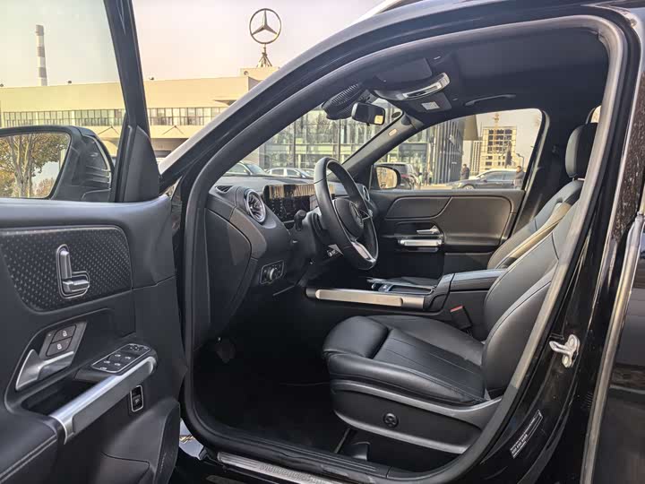 Фото 10 - Mercedes-Benz GLB-Class