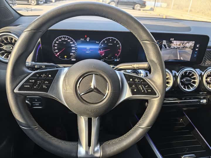 Фото 16 - Mercedes-Benz GLB-Class