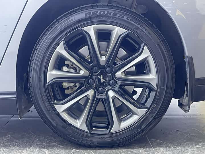 Фото 2 - XPeng P7