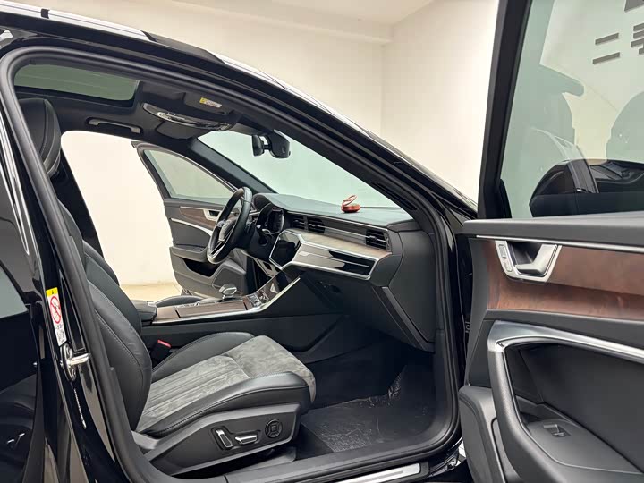 Фото 14 - Audi A6L