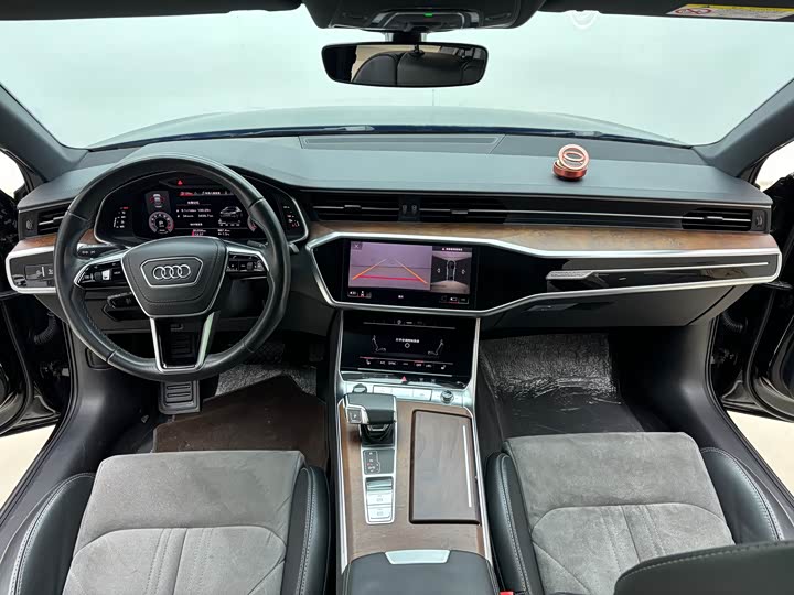 Фото 8 - Audi A6L