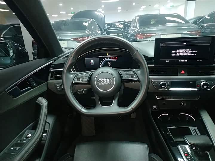 Фото 10 - Audi A4L