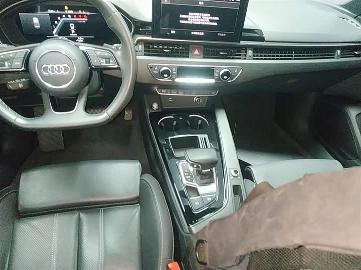 Фото 13 - Audi A4L