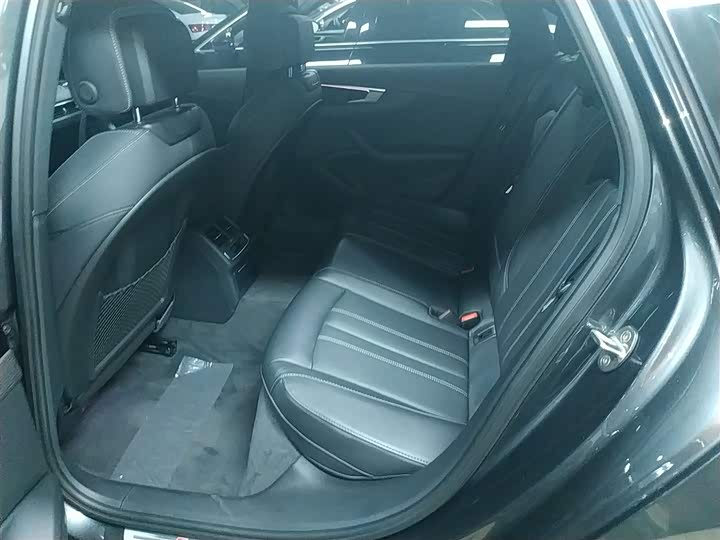 Фото 16 - Audi A4L