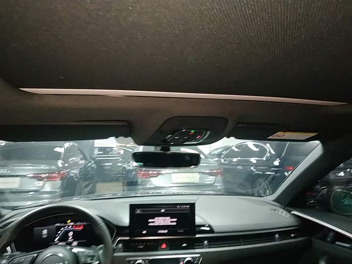 Фото 17 - Audi A4L