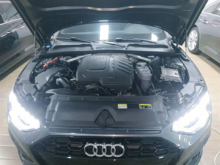 Фото 19 - Audi A4L