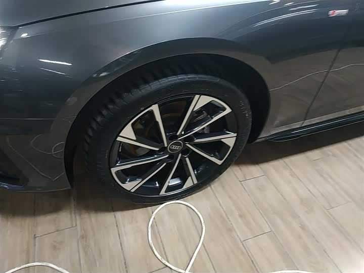 Фото 22 - Audi A4L