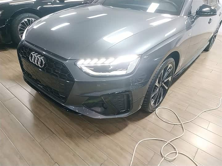 Фото 23 - Audi A4L