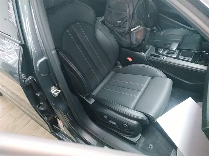 Фото 24 - Audi A4L